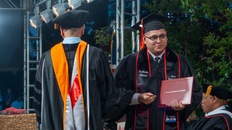 CECS_Commencement_2025_040625_0345.jpg
