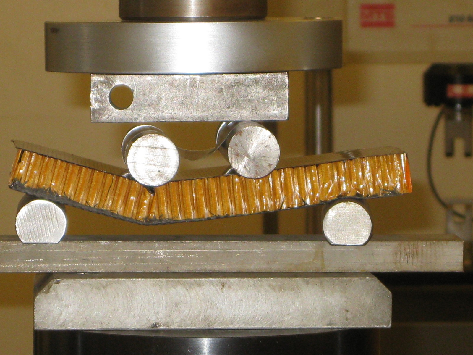 4-point bending of composite materials