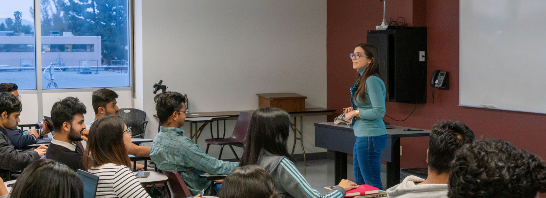 Dr. Silvia Carpitella teaching a class about Manufacturing Management